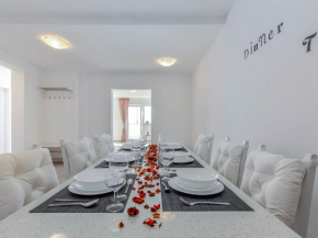 Peaceful Villa in Dramalj with bubble bath